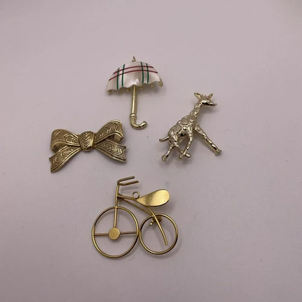 Lot Of 4 Women’s Gold Tone Brooch Pins Metal Bike, Giraffe, Umbrella, Bow - Picture 11 of 11